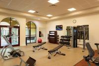 Hilton Grand Vacations Club Tuscany Village Orlandoにあるフィットネスセンターまたはフィットネス設備