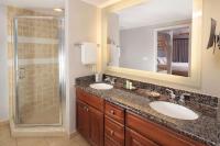 Hilton Grand Vacations Club Tuscany Village Orlandoにあるバスルーム