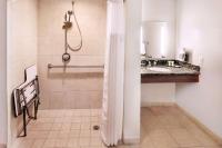 Hilton Grand Vacations Club Tuscany Village Orlandoにあるバスルーム
