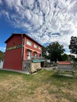 The building in which a vendégházakat is located