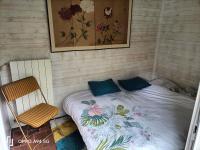 Łóżko lub łóżka w pokoju w obiekcie Maison Cocooning, bord de Sèvre Nantaise