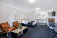 Comfort Inn North Brisbaneにあるテレビまたはエンターテインメントセンター