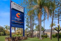 Comfort Inn North Brisbaneに飾ってある許可証、賞状、看板またはその他の書類