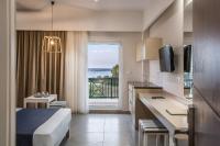 Posteľ alebo postele v izbe v ubytovaní Sea View Hotel & Apartments