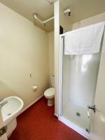 Stay Hostel Rotoruaにあるバスルーム