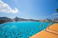 The Marina Phuket Hotelの敷地内または近くにあるプール