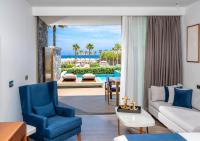 Nana Princess Suites Villas & Spaの敷地内または近くにあるプール