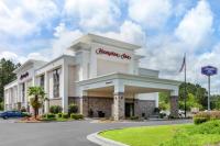 una vista frontal de la posada y suites hampton en Hampton Inn Brookhaven, en Brookhaven