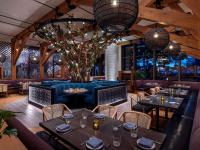 Ein Sitzbereich in der Unterkunft Crockfords Las Vegas, LXR Hotels &amp; Resorts at Resorts World