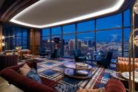 Ein Sitzbereich in der Unterkunft Crockfords Las Vegas, LXR Hotels &amp; Resorts at Resorts World