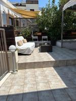 Balkón nebo terasa v ubytování Extremely comfy apt with spacious private terrace 10min walk to the beach & in Town