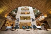 Embassy Suites by Hilton Bogotá - Rosalesにあるシーティングエリア