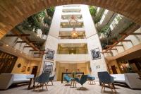 Embassy Suites by Hilton Bogotá - Rosalesにあるシーティングエリア