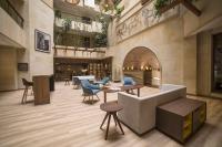 Embassy Suites by Hilton Bogotá - Rosalesにあるシーティングエリア