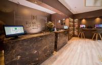Embassy Suites by Hilton Bogotá - Rosalesにあるテレビまたはエンターテインメントセンター