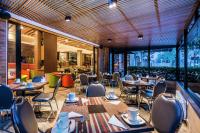 Embassy Suites by Hilton Bogotá - Rosalesにあるシーティングエリア