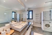 Koupelna v ubytování VACATION MARBELLA I Aldea Blanca, Luxury Duplex, Sea View, Walking Distance to Puerto Banus
