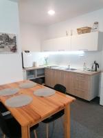 Kuchyňa alebo kuchynka v ubytovaní Apartman 26 Mymara