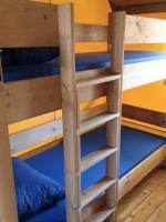 Palanda nebo palandy na pokoji v ubytování Eco Resort Costa Blanca