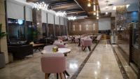 Un restaurant u otro lugar para comer en Jeddah Homes Boutique Hotel
