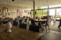 a dining room with tables and chairs and a restaurant at Hotel Boutique Ananas in Ilhabela
