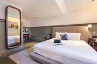 Ann Siang House, The Unlimited Collection managed by The Ascott Limitedにあるベッド