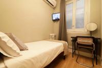 Postel nebo postele na pokoji v ubytování SUITES YOU Gran Vía