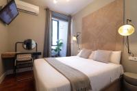 Postel nebo postele na pokoji v ubytování SUITES YOU Gran Vía