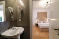 Koupelna v ubytování SUITES YOU Gran Vía