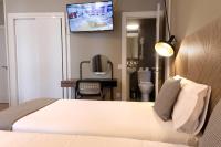 Postel nebo postele na pokoji v ubytování SUITES YOU Gran Vía