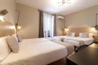 Postel nebo postele na pokoji v ubytování SUITES YOU Gran Vía