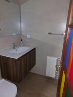 Koupelna v ubytování Casa con piscina al lado del mar en Viladesuso