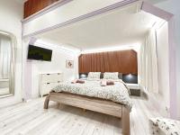 A bed or beds in a room at Yes, yes! lovely apartment good amenities Budapest center