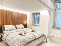 A bed or beds in a room at Yes, yes! lovely apartment good amenities Budapest center