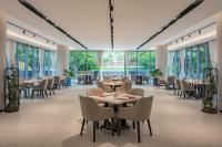 En restaurant eller et andet spisested på One Park Hotel & Residence