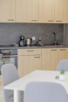 Green Eyes Apartmentsにあるキッチンまたは簡易キッチン