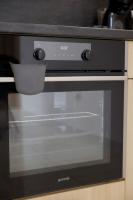 Green Eyes Apartmentsにあるキッチンまたは簡易キッチン