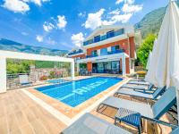 Bazén v ubytování Villa Alya, spacious 4 bed villa with private pool nebo v jeho okolí