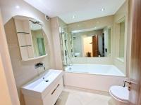 Koupelna v ubytování Modern Hyde Park Home with Private Entrance & Private Back Patio near Bayswater & Paddington Stations