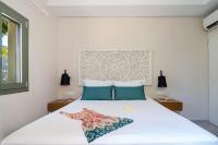 A bed or beds in a room at Blue View Villas