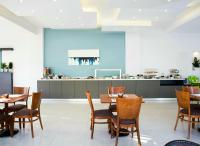 Reštaurácia alebo iné gastronomické zariadenie v ubytovaní Aphrodite Beach