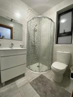 Vonios kambarys apgyvendinimo &#x12F;staigoje F1 2 St Julians, Private room, bathroom &amp; living shared