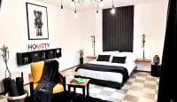 a bedroom with a bed and a table and chairs at Homsty in San Martín Texmelucan de Labastida