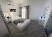Postel nebo postele na pokoji v ubytování 3BR 2BA Serene Escape 4 Pools 1 Heated In The Winter Free WiFi Restaurant and Onsite Shop