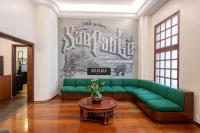 a living room with a green couch and a table at DELPLAZA Timbiras São Paulo in São Paulo