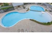 Der Swimmingpool an oder in der Nähe von Beach Resort 507 - Great Views Beautiful Decor Zero Entry Pool