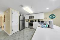 Küche&#47;Küchenzeile in der Unterkunft Amalfi Coast 113B - Steps from the Beach 2BD 2BA