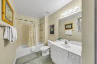 Ein Badezimmer in der Unterkunft Amalfi Coast 113B - Steps from the Beach 2BD 2BA