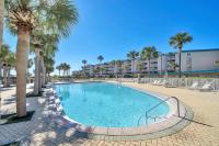 Der Swimmingpool an oder in der Nähe von Amalfi Coast 113B - Steps from the Beach 2BD 2BA