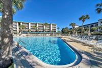 Der Swimmingpool an oder in der Nähe von Amalfi Coast 113B - Steps from the Beach 2BD 2BA